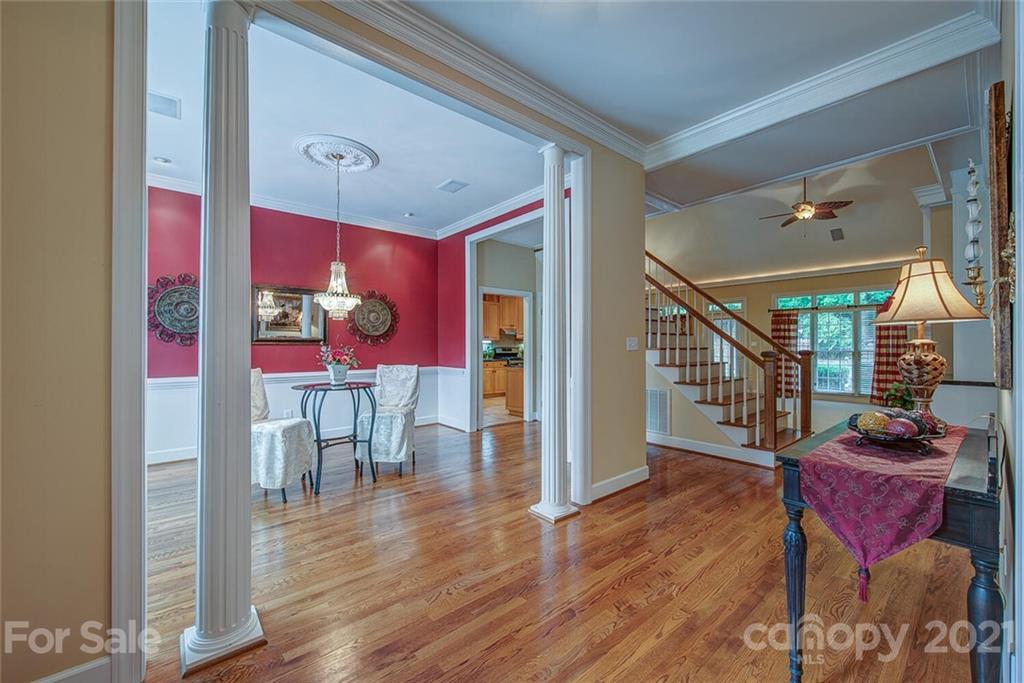 Property image 2 of 1001 Colony Court in Forest Brook, Gastonia, NC 28056