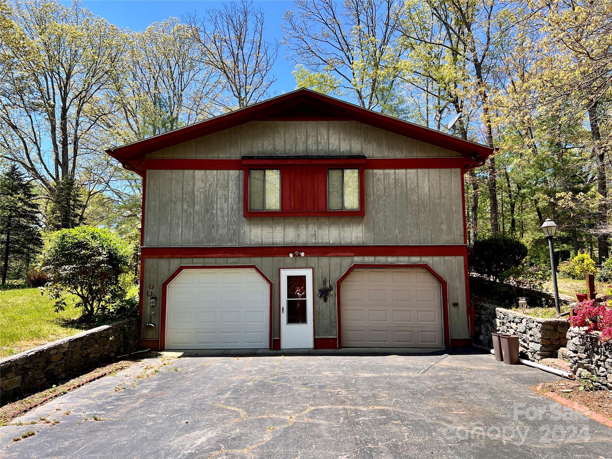 Property image 3 of 3009 Chestnut Tree Road in Hickory Hill, Hendersonville, NC 28792