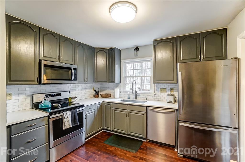 Property image 5 of 6639 Woodshed Circle in Country Roads, Charlotte, NC 28270