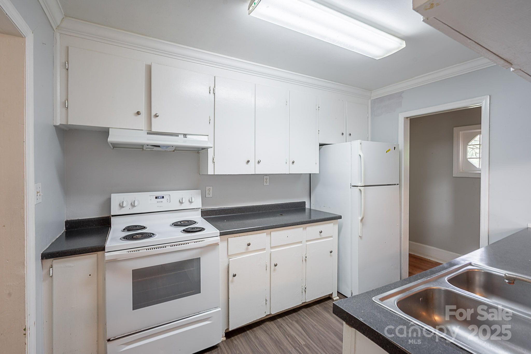 Property image 4 of 1401 Hillwood Court in Starmount, Charlotte, NC 28210
