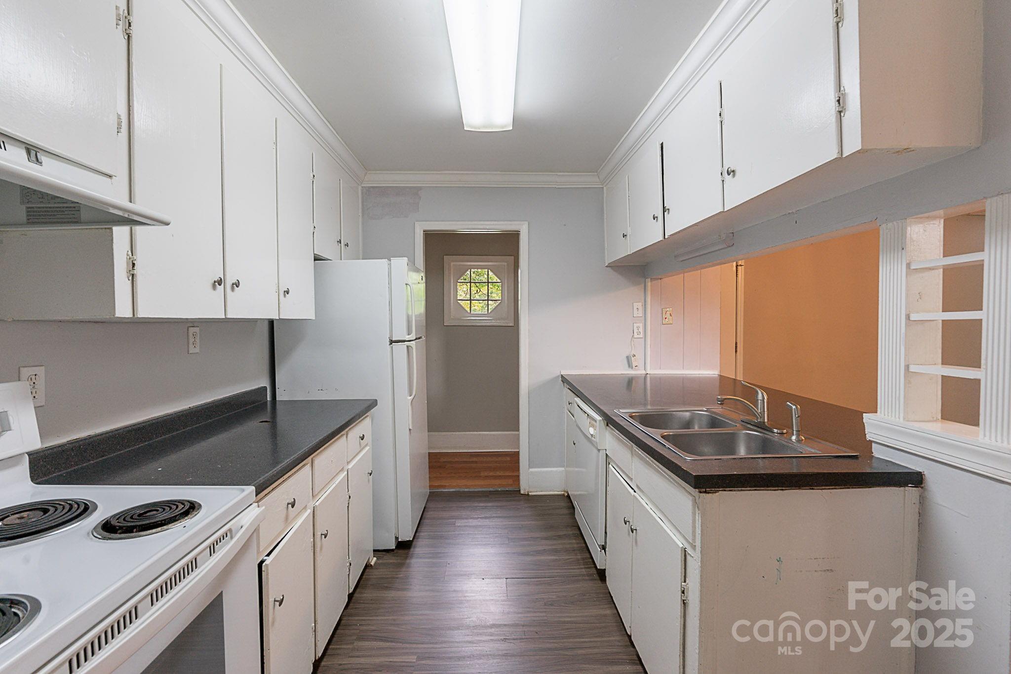 Property image 5 of 1401 Hillwood Court in Starmount, Charlotte, NC 28210