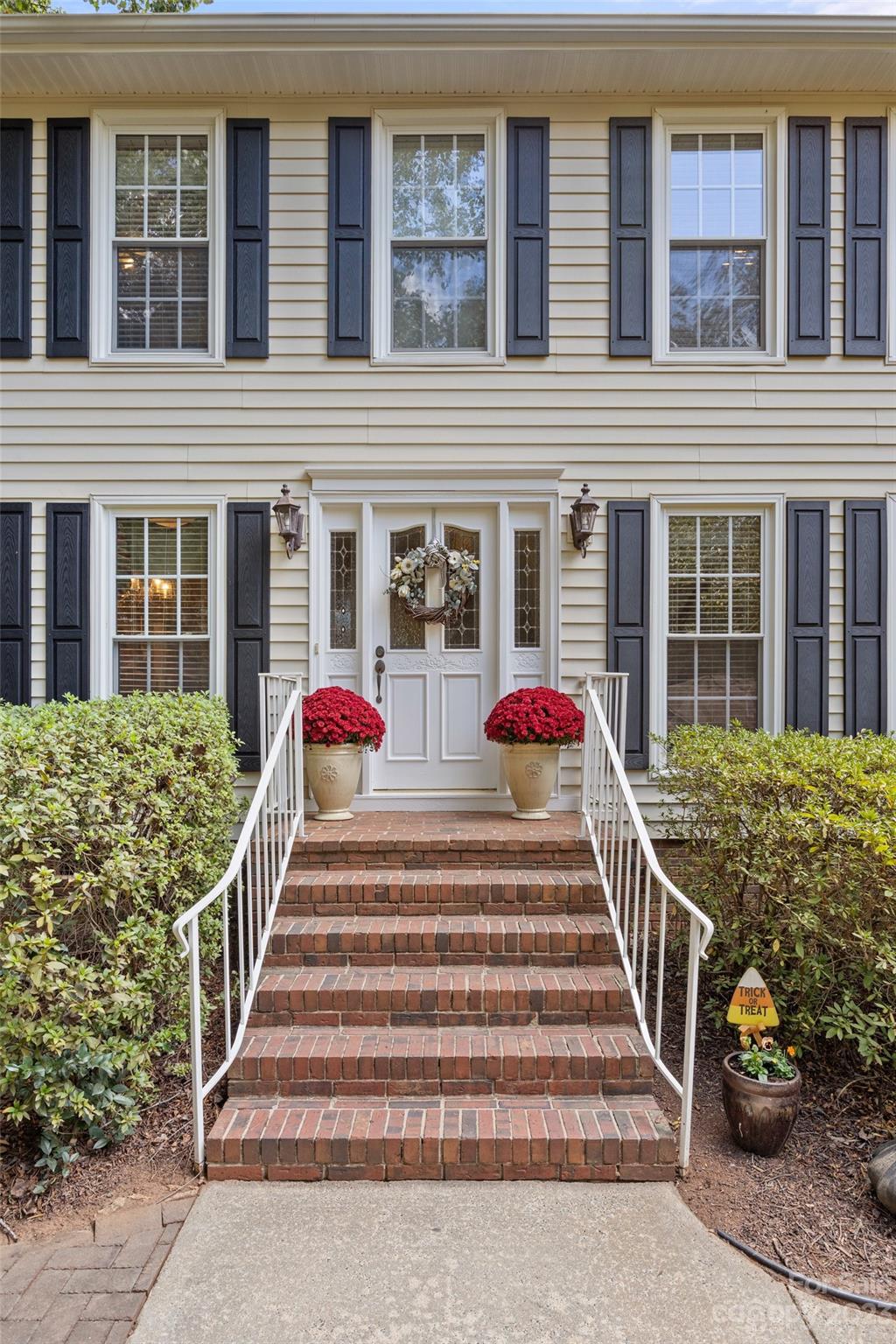 Property image 2 of 1219 Honeybee Trail in Old Orchard, Fort Mill, SC 29715
