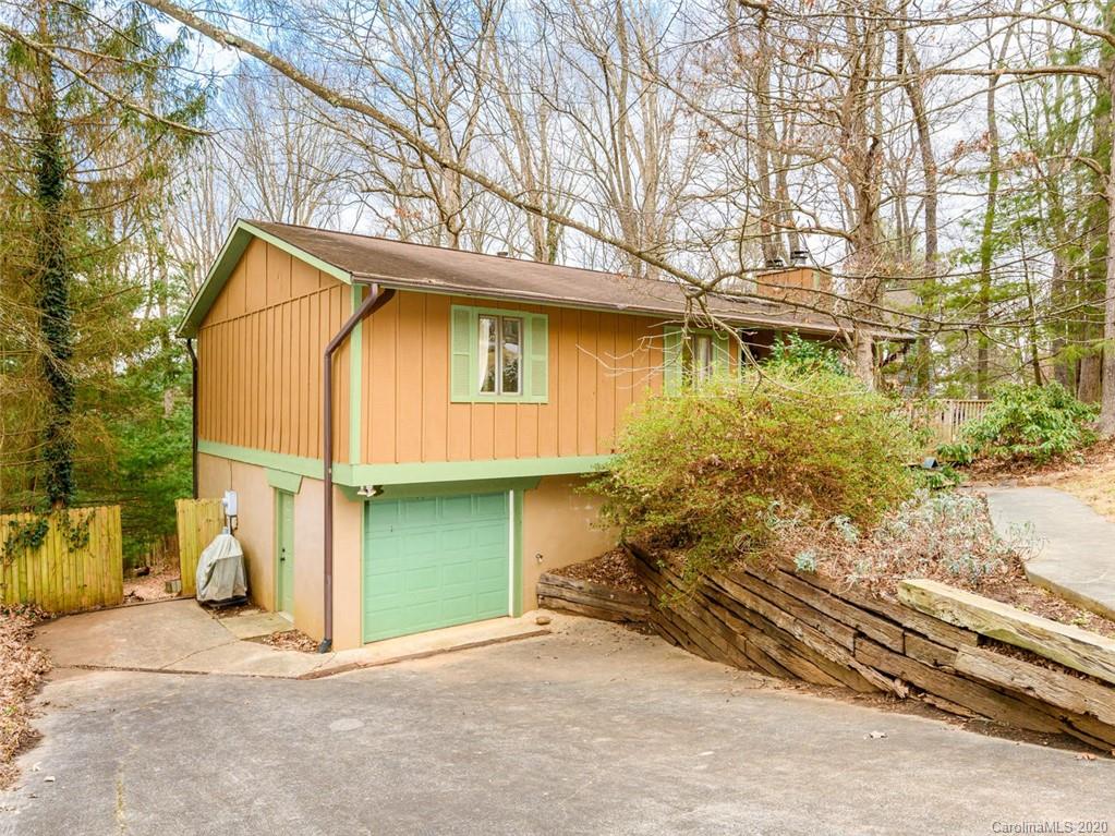 Property image 2 of 60 Mountain Site Lane in Sunset Ridge, Asheville, NC 28803