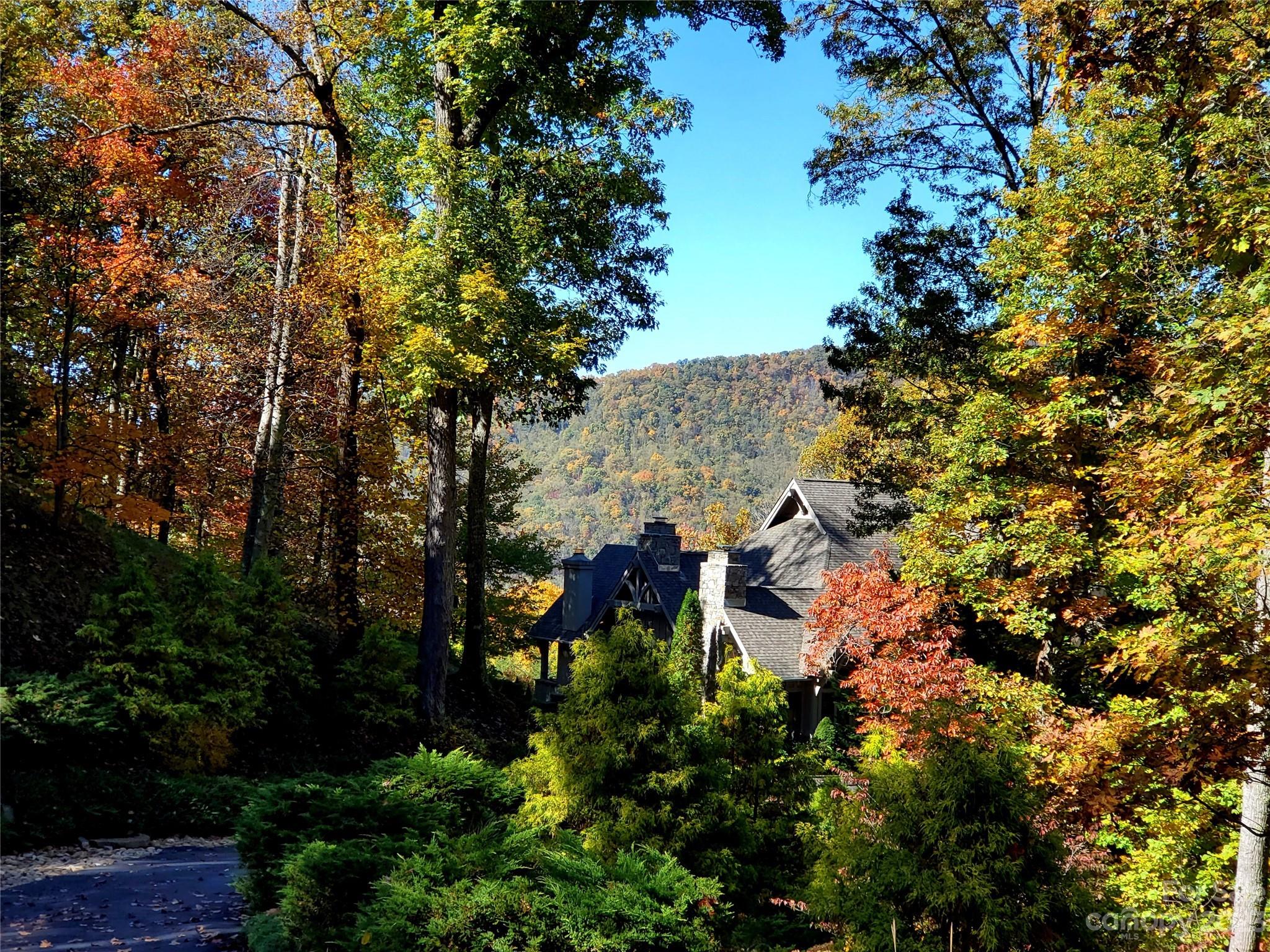 Property image 3 of 21 Greenmont Drive in Poplar Ridge, Asheville, NC 28803