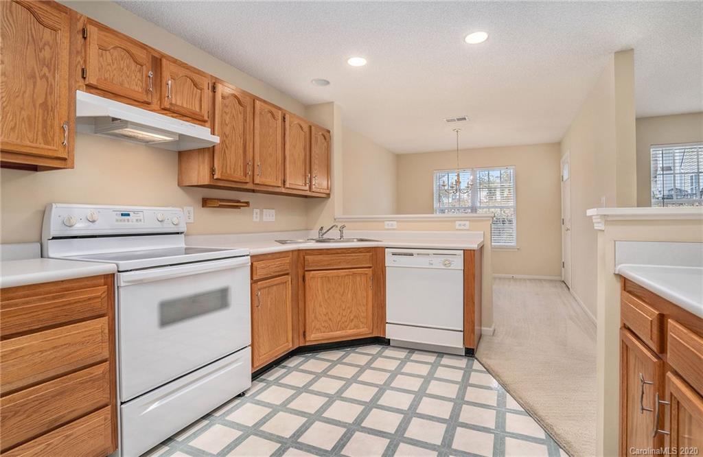 Property image 2 of 8907 Roseton Lane in Southgate, Charlotte, NC 28277
