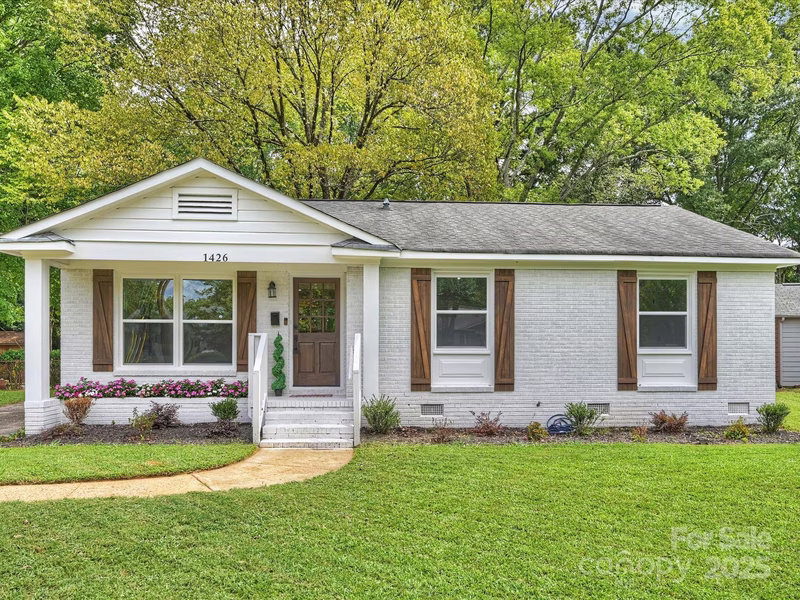 1426 Larkfield Lane