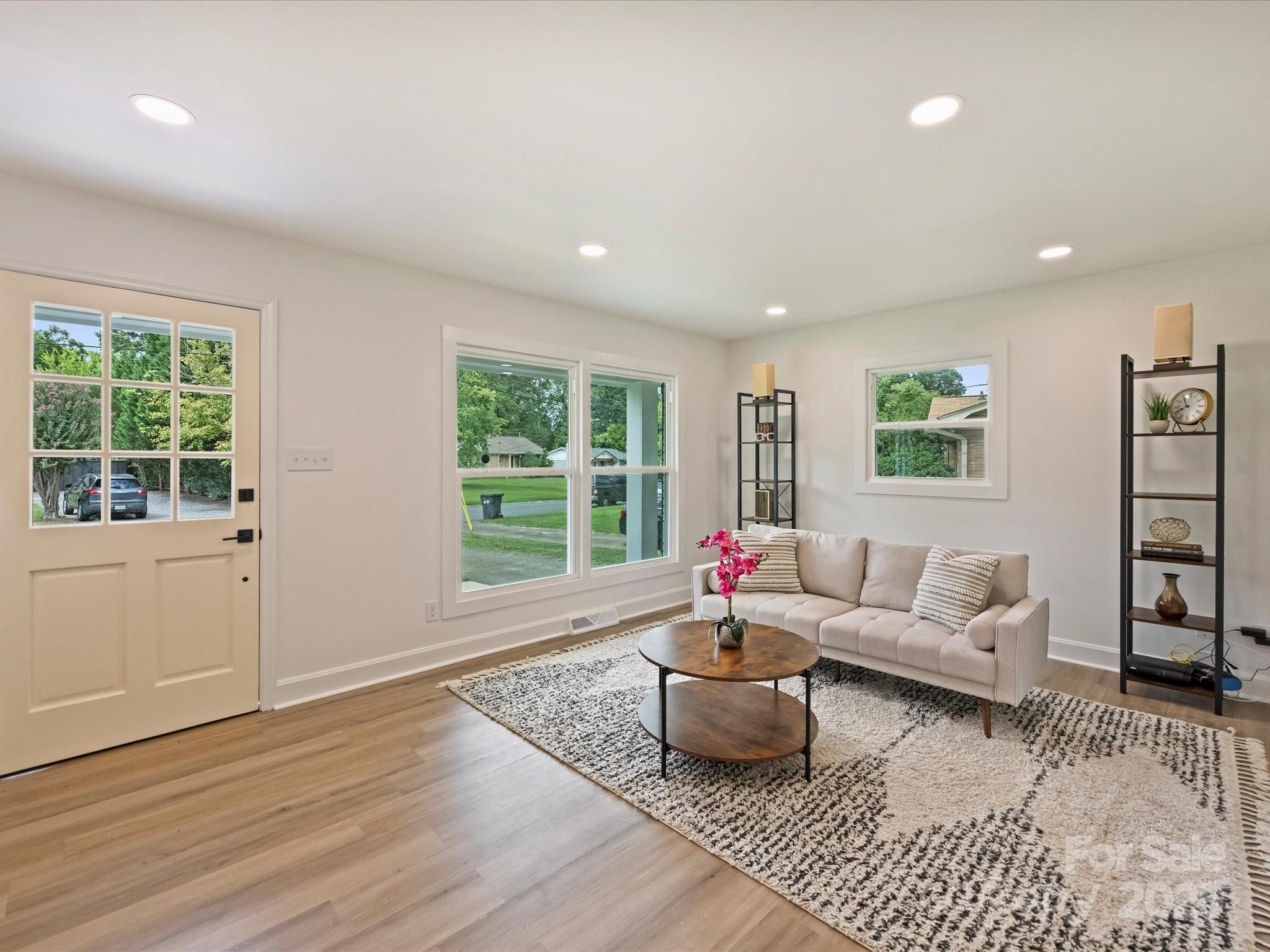Property image 2 of 1426 Larkfield Lane in Starmount, Charlotte, NC 28210
