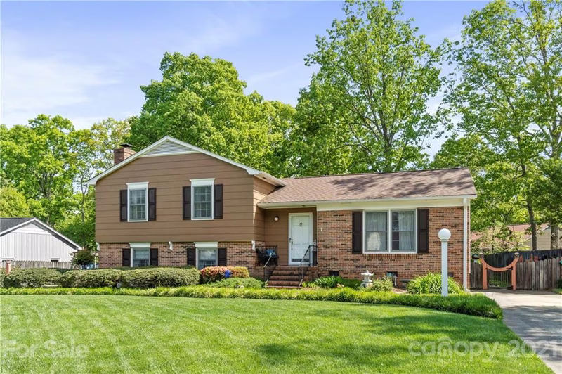 3414 Oakhill Lane