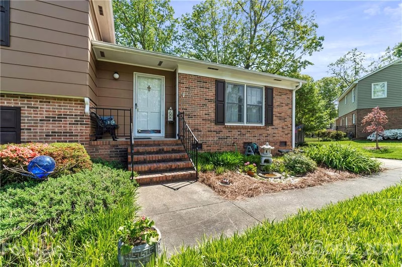 Property image 2 at 3414 Oakhill Lane, Gastonia, NC 28056