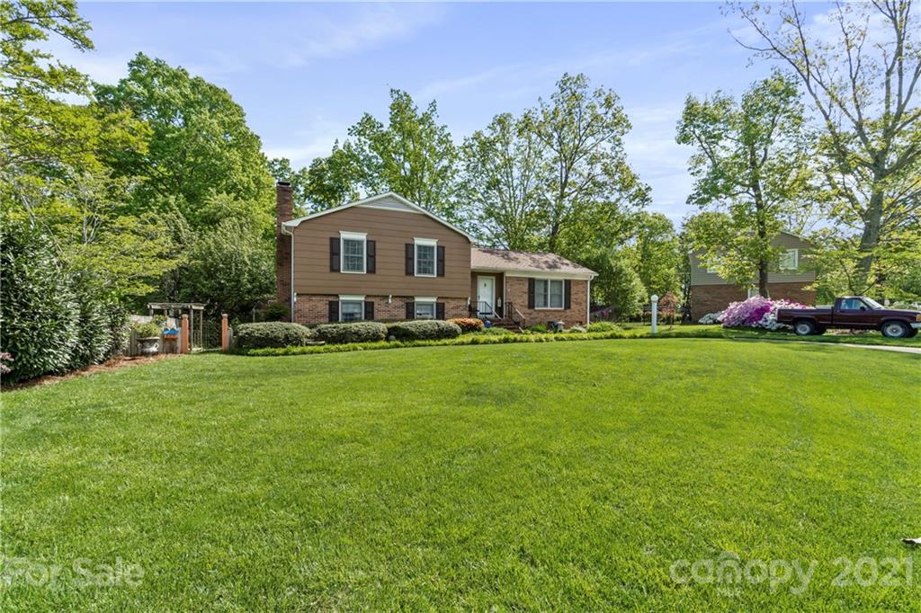 Property image 3 of 3414 Oakhill Lane in Forest Brook, Gastonia, NC 28056