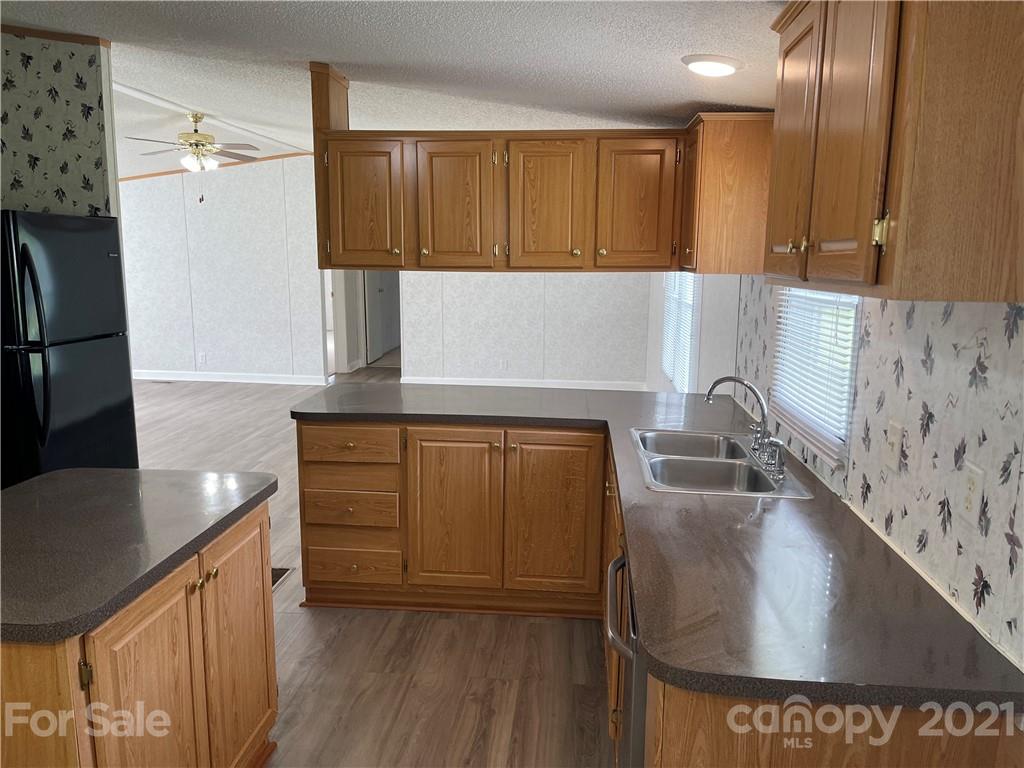 Property image 5 of 4180 Kent Street in Cedarfield, Maiden, NC 28650