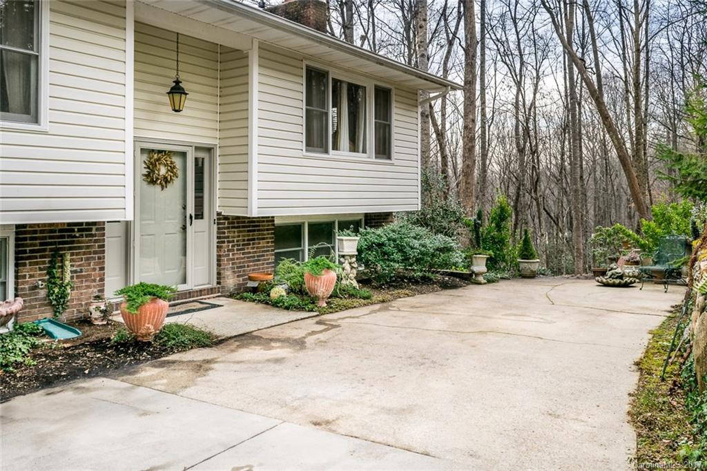 Property image 2 of 47 Ravenwood Lane in Ravenwood Forest, Horse Shoe, NC 28742