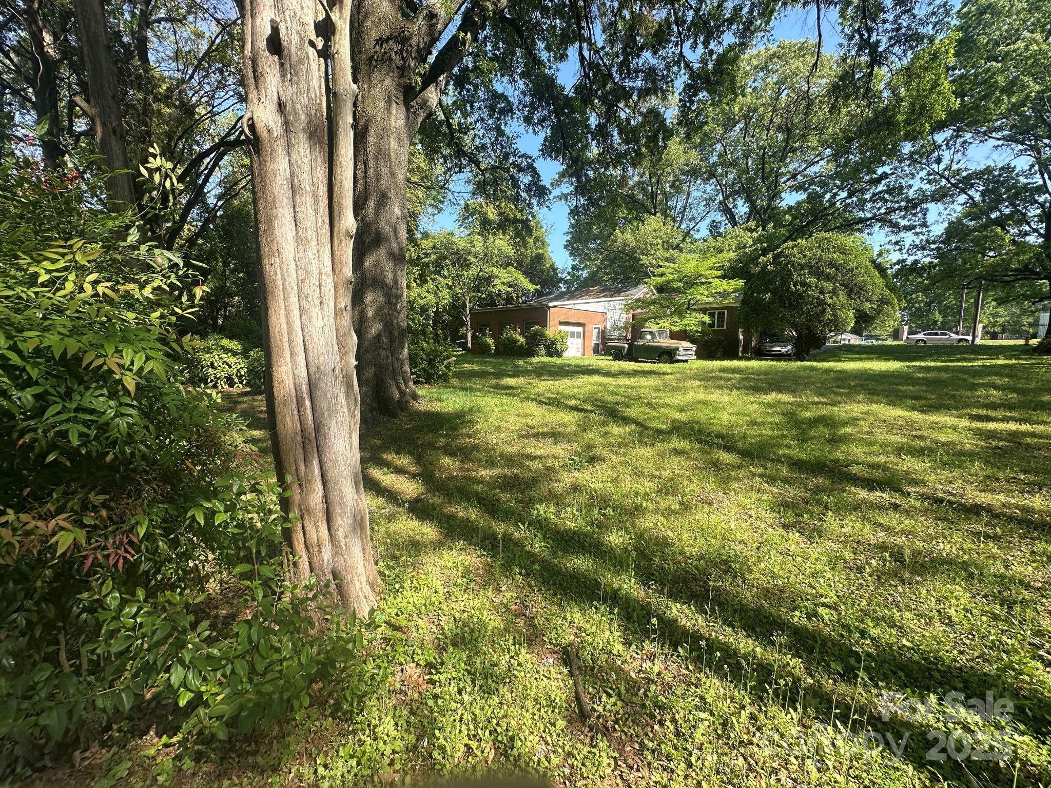 Property image 4 of 4301 The Plaza in Howie Acres, Charlotte, NC 28205