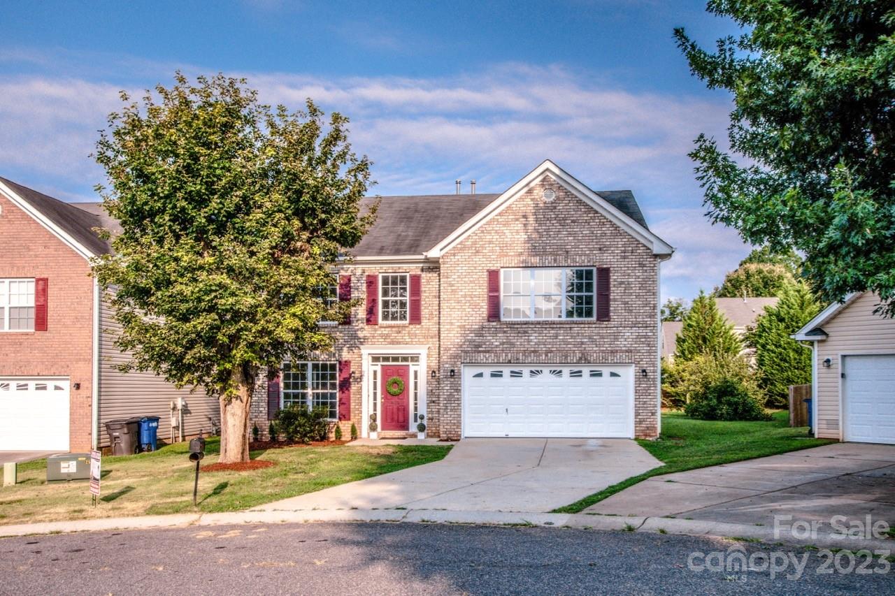 Property image 2 of 605 Castlefin Court in Taras Trace, Statesville, NC 28625