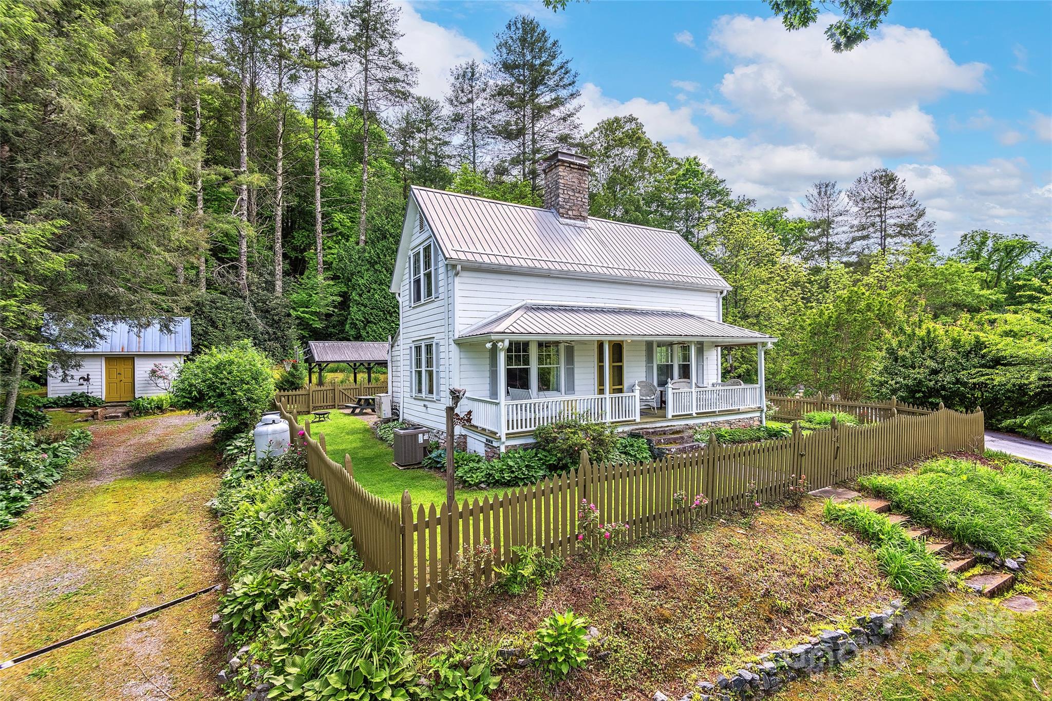 Property image 2 of 95 Hubbard Circle in Little River Ranch, Penrose, NC 28766