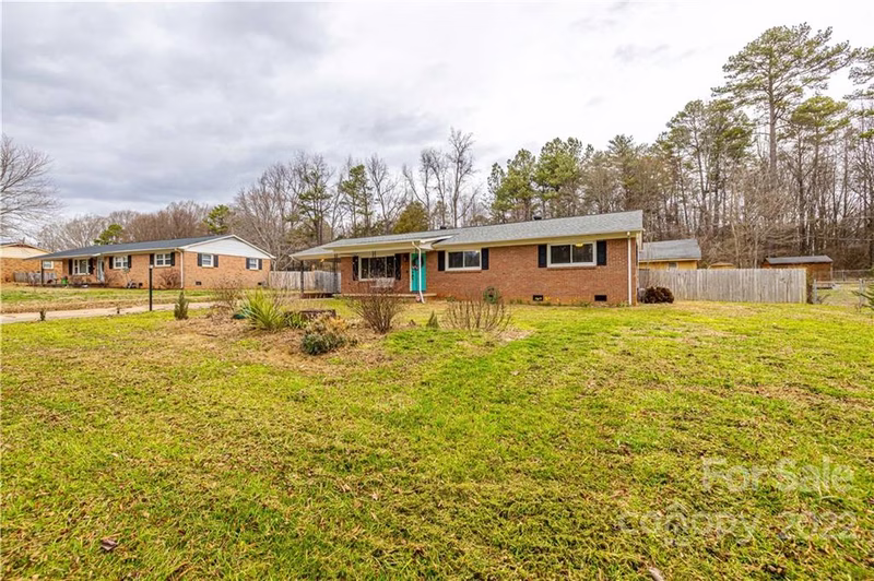 Property image 2 at 2630 Fairgreen Drive, Gastonia, NC 28056