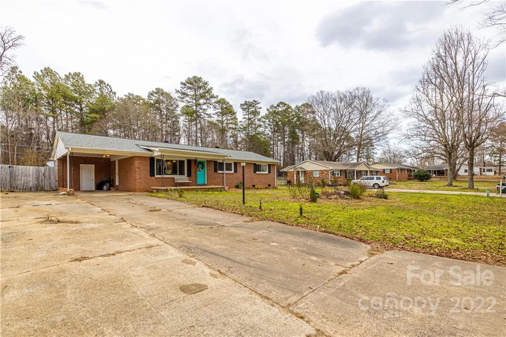 Property image 3 of 2630 Fairgreen Drive in Southgate, Gastonia, NC 28056