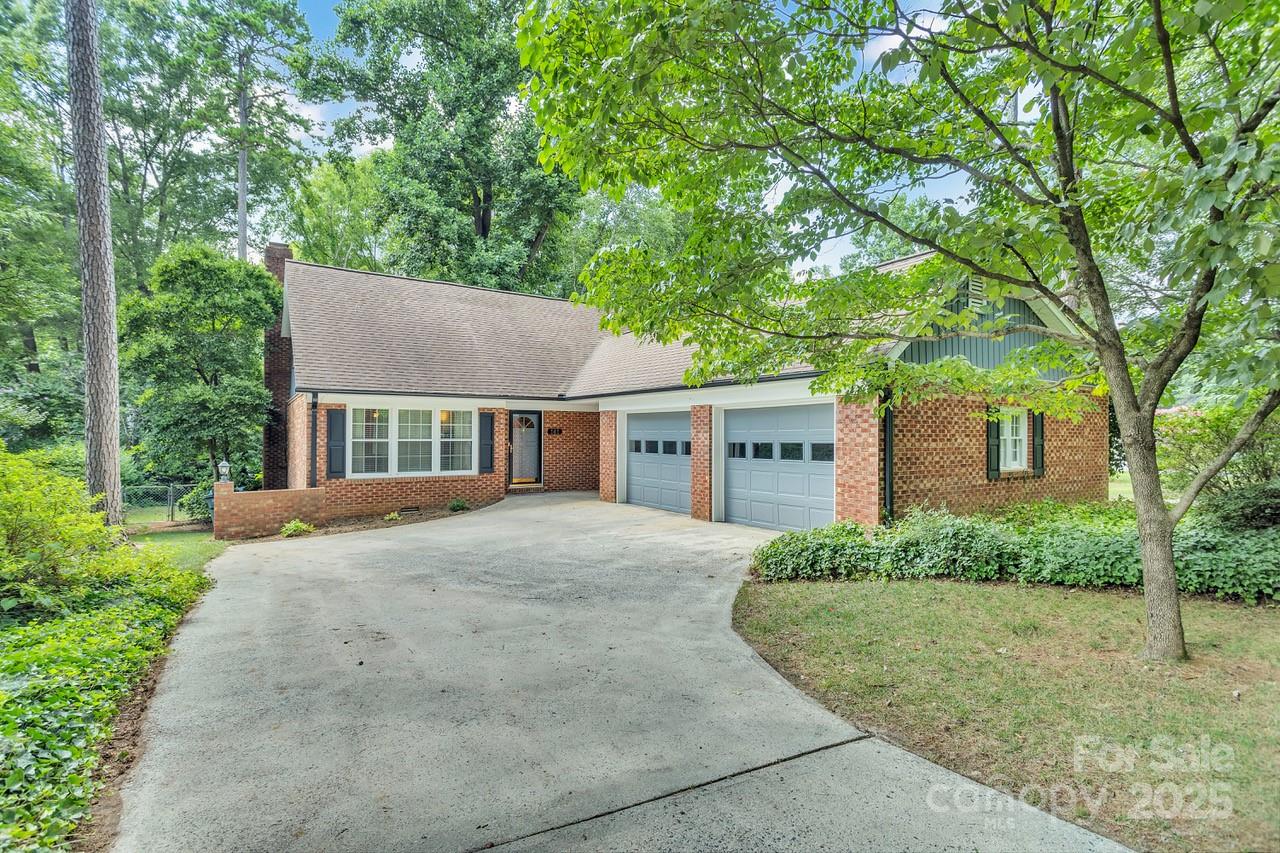 Property image 2 of 141 Wellington Drive in Country Club Hills, Salisbury, NC 28144