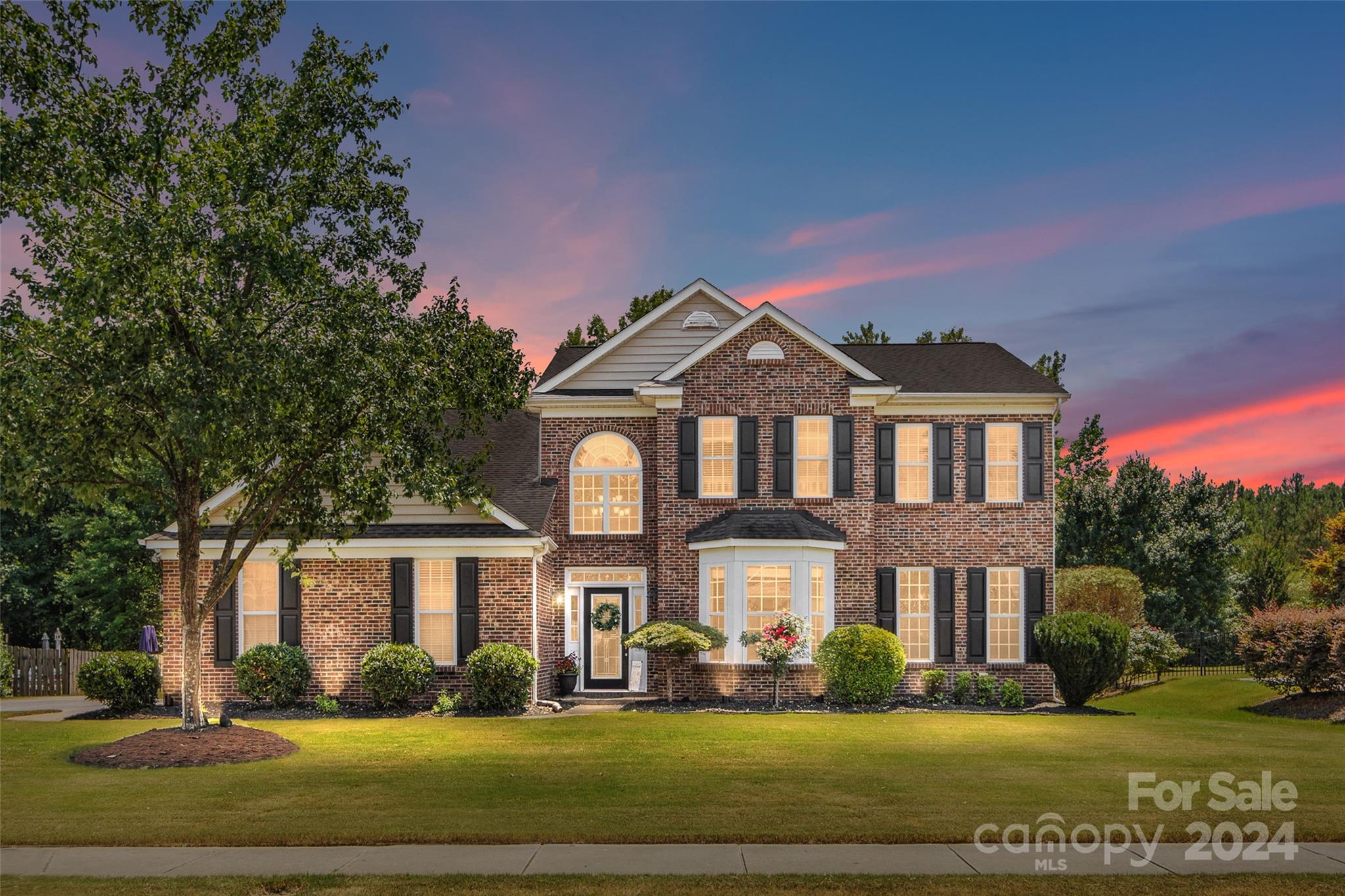 Property image 2 of 806 Springwood Drive in Wesley Oaks, Waxhaw, NC 28173