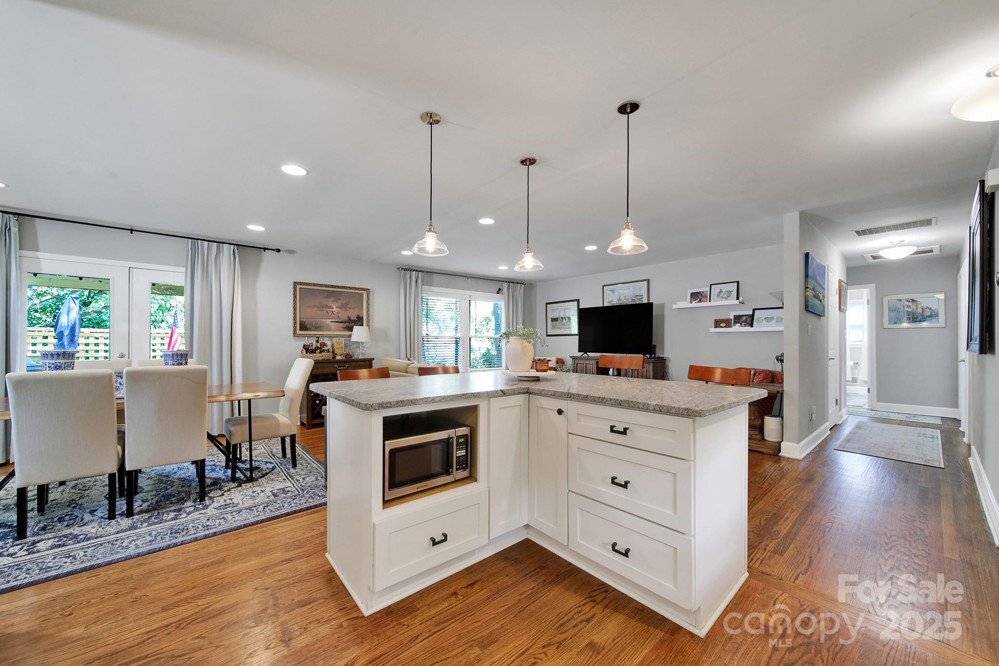 Property image 3 of 7523 Thorncliff Drive in Starmount, Charlotte, NC 28210