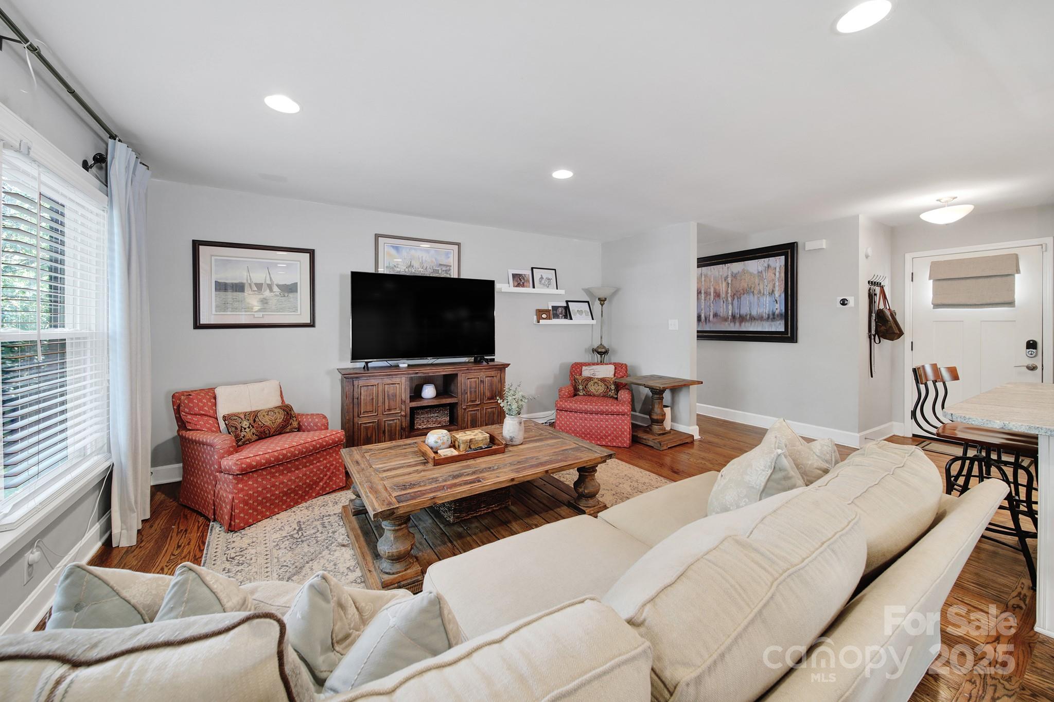 Property image 5 of 7523 Thorncliff Drive in Starmount, Charlotte, NC 28210
