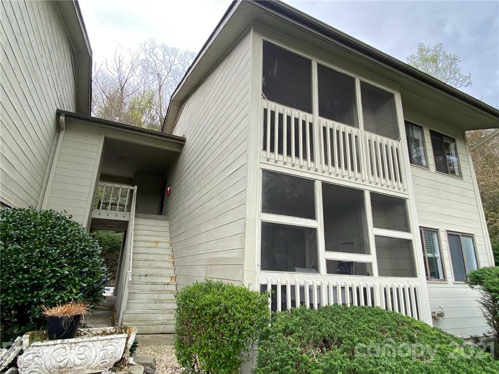 Property image 3 of 45 Lake Drive in Laurel Park Villas, Laurel Park, NC 28739