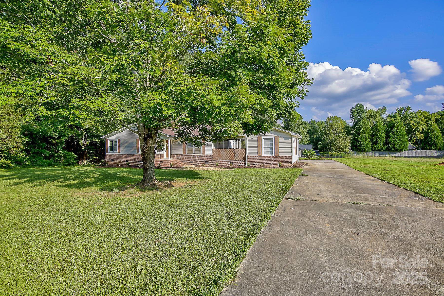 Property image 3 of 1435 W Ridge Road in Hartley Acres, Salisbury, NC 28147