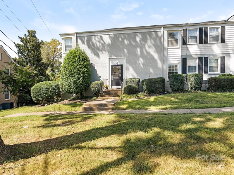 Selwyn Village, Charlotte Community