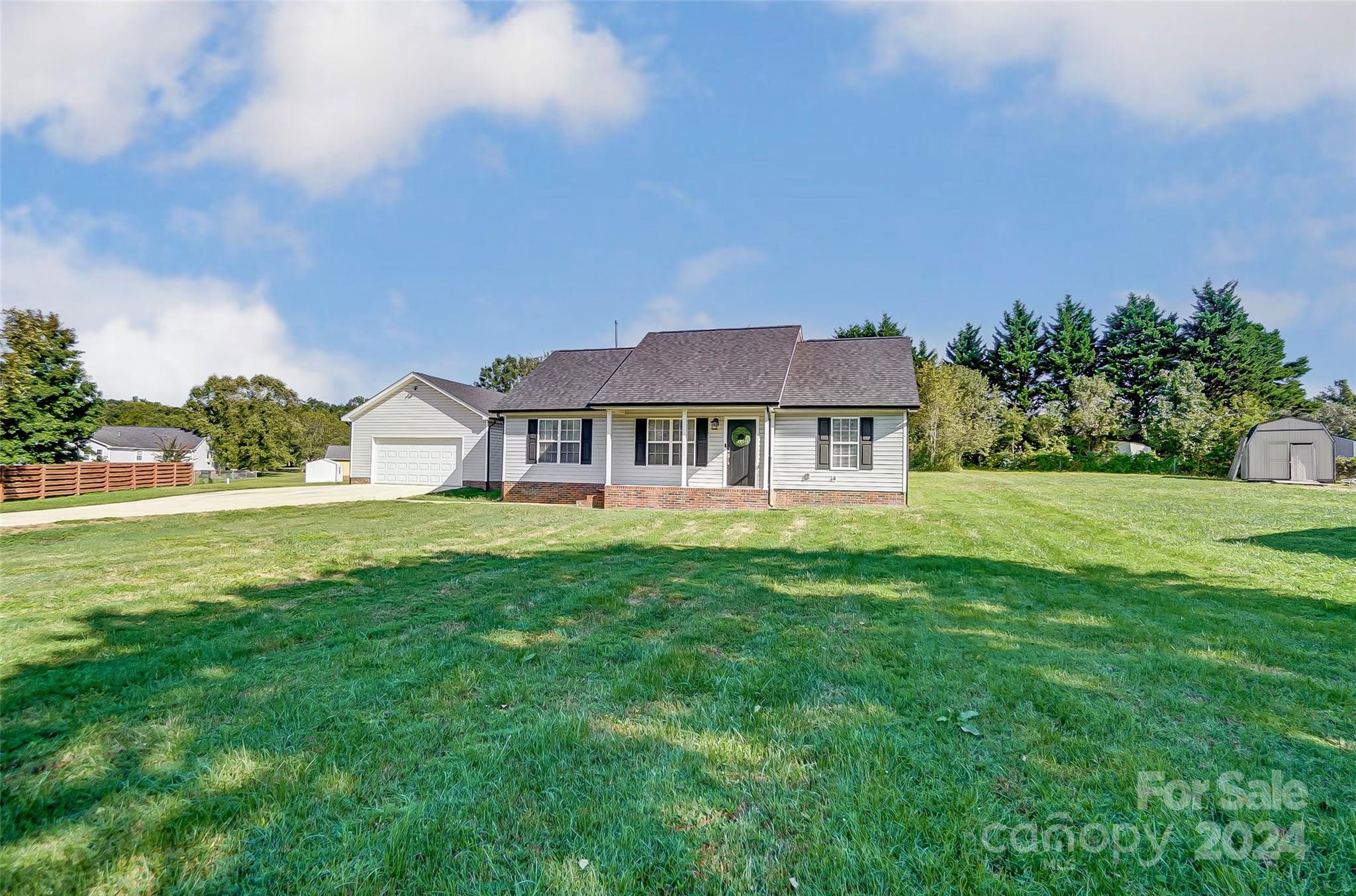 Property image 2 of 426 Cottonwood Circle in Hampton Meadows, Monroe, NC 28110
