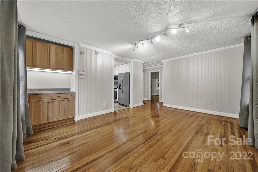 Property image 3 of 4216 Howie Circle in Howie Acres, Charlotte, NC 28205