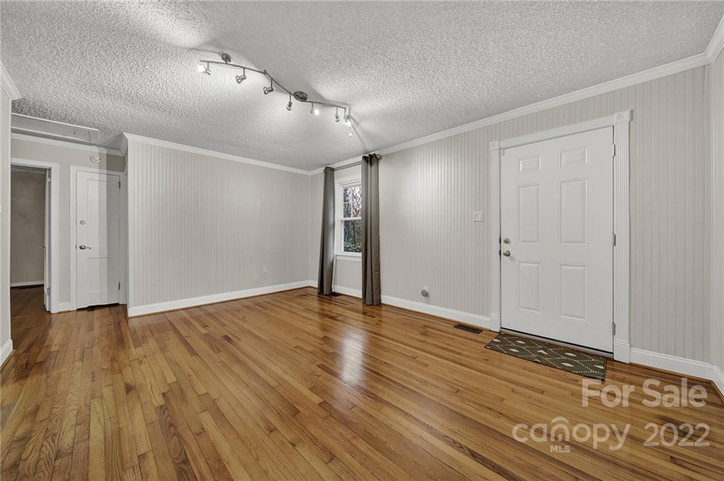 Property image 5 of 4216 Howie Circle in Howie Acres, Charlotte, NC 28205