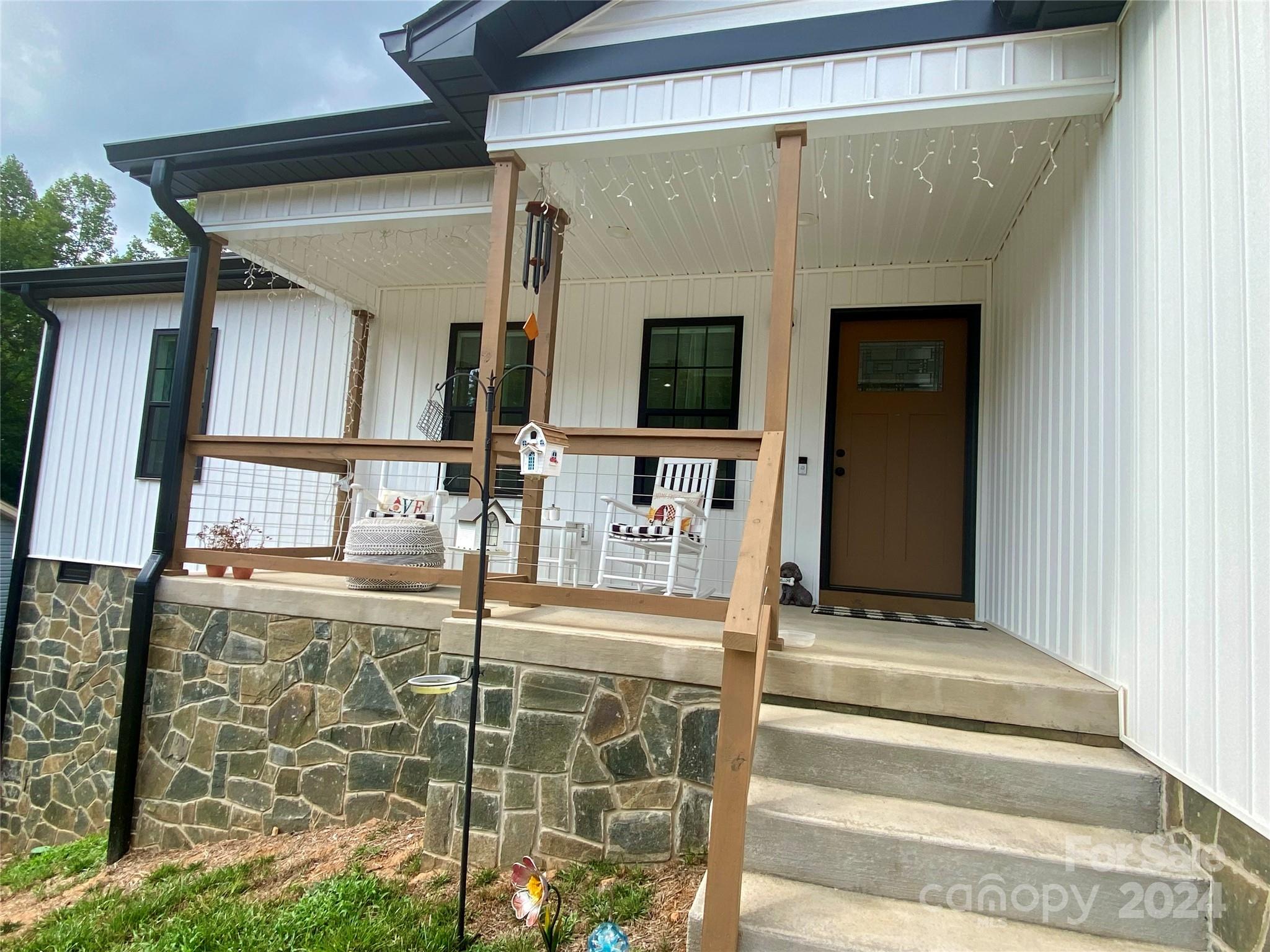 Property image 2 of 1213 Winter Place in Summerhill, Lenoir, NC 28645