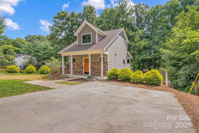 Property image 3 at 220 Eastwood Avenue, Swannanoa, NC 28778