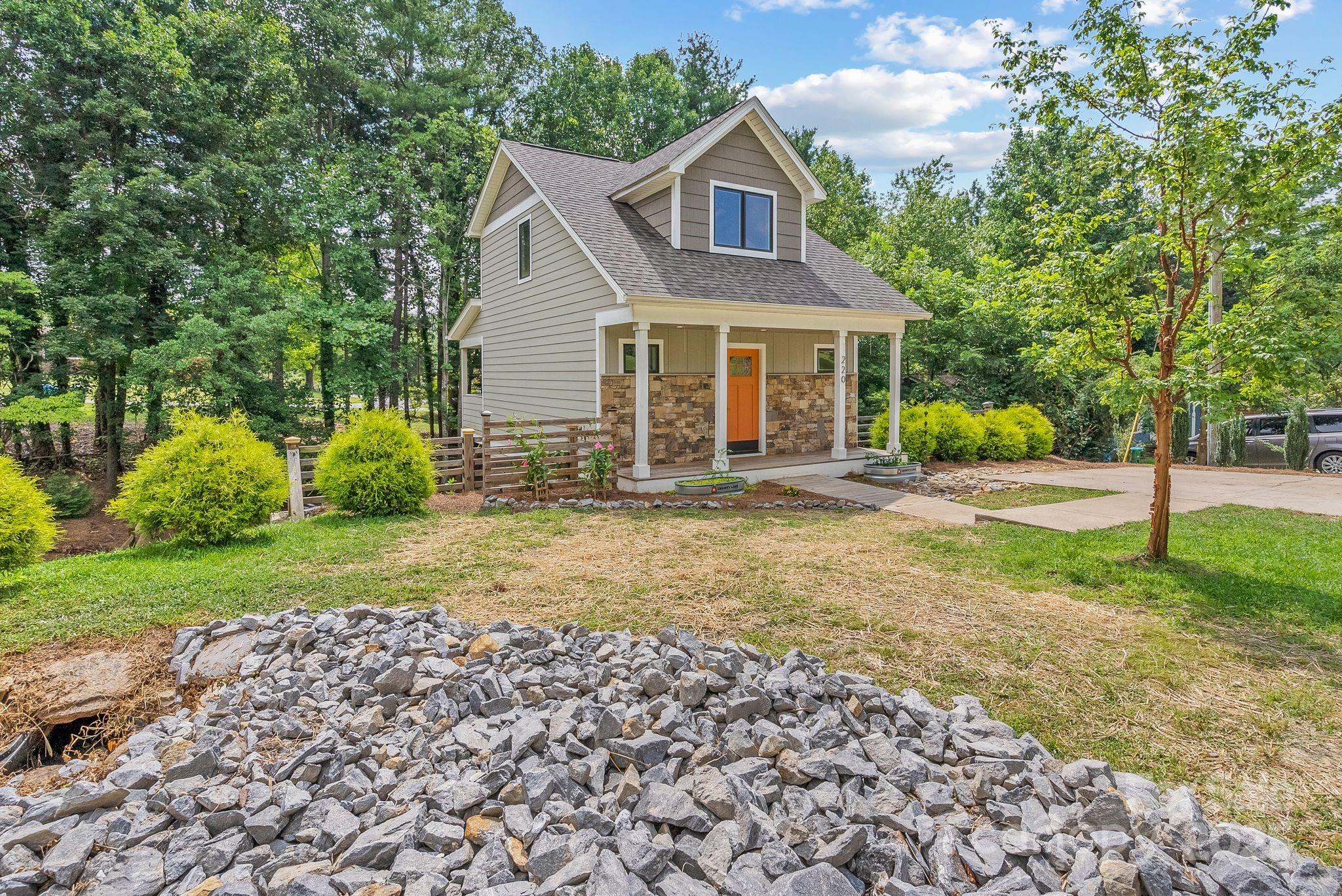 Property image 4 of 220 Eastwood Avenue in Grovemont, Swannanoa, NC 28778