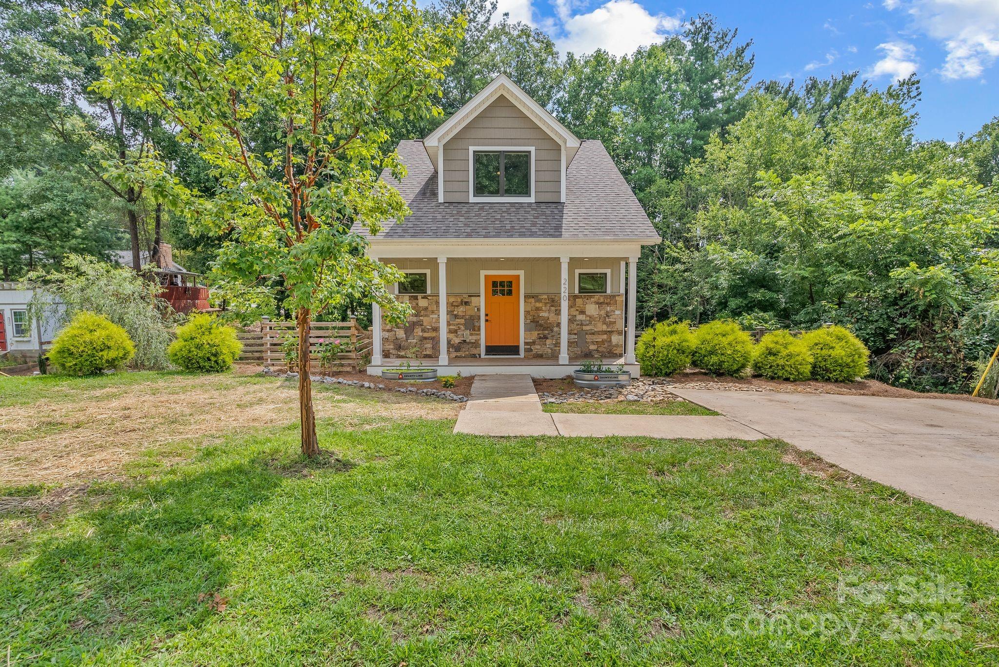 Property image 5 of 220 Eastwood Avenue in Grovemont, Swannanoa, NC 28778