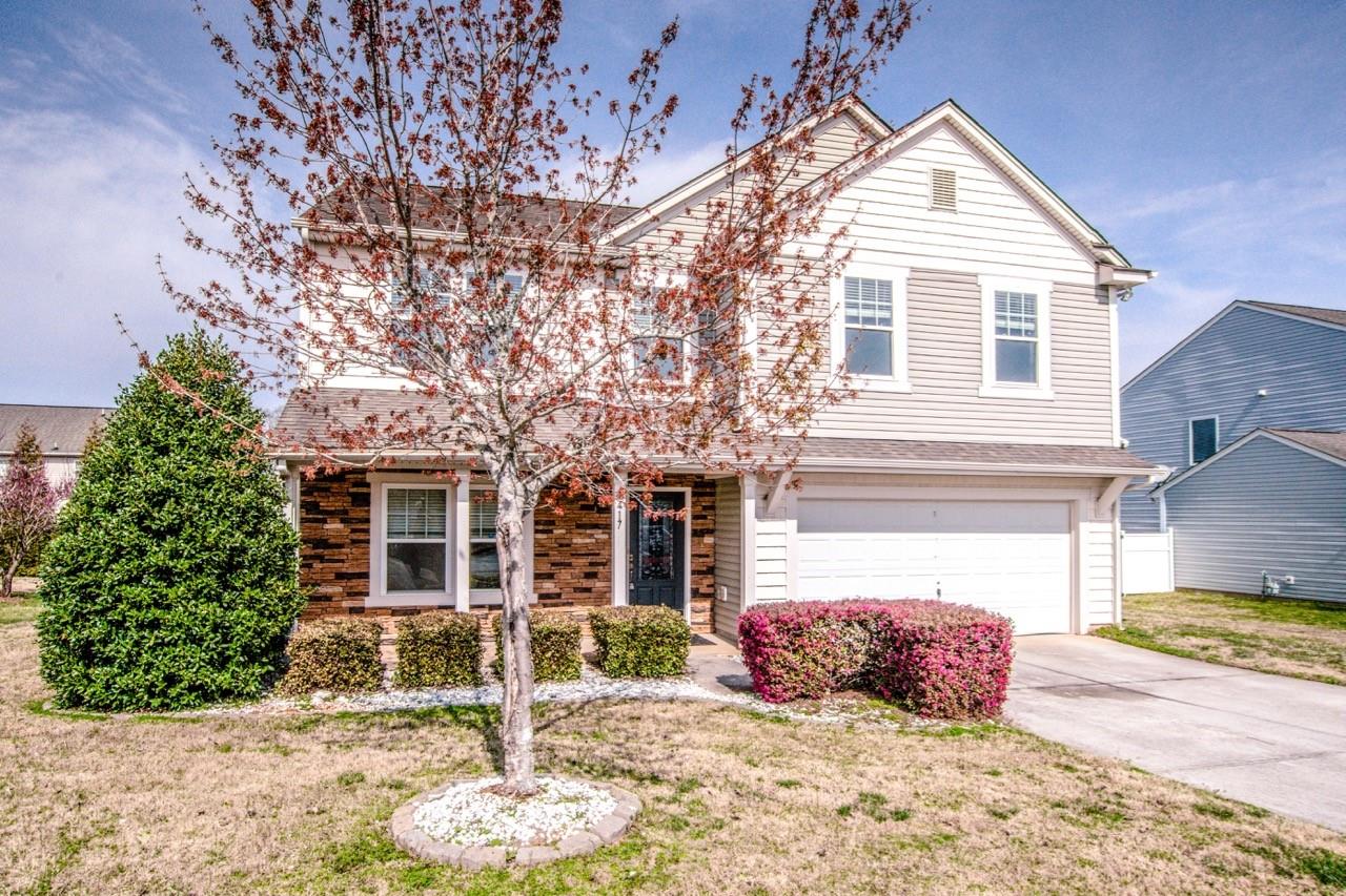 Property image 2 of 1417 Winter Drive in Valleybrook, Statesville, NC 28677