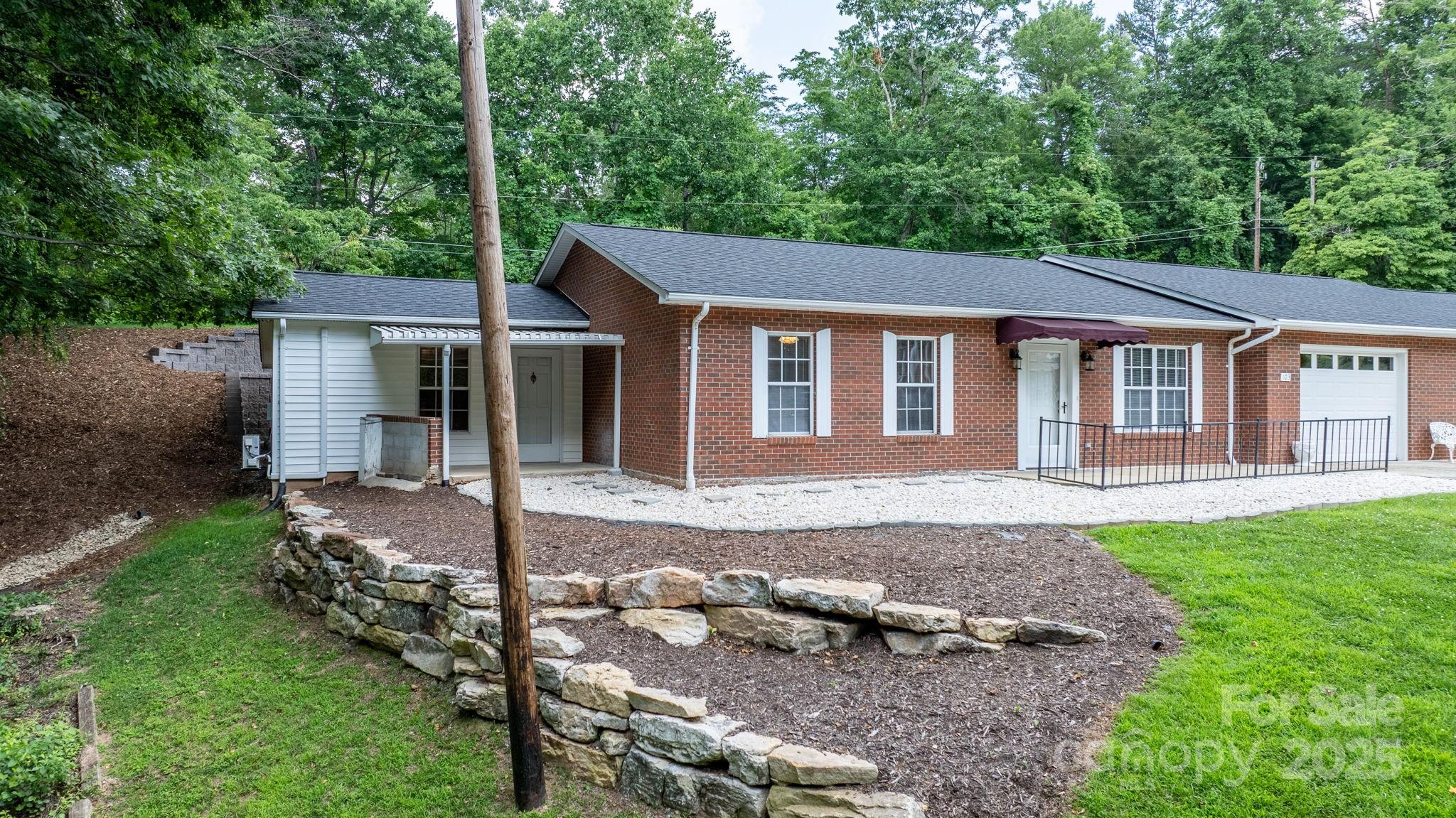 Property image 2 of 75 Laurelwood Drive in Laurelwood, Marion, NC 28752