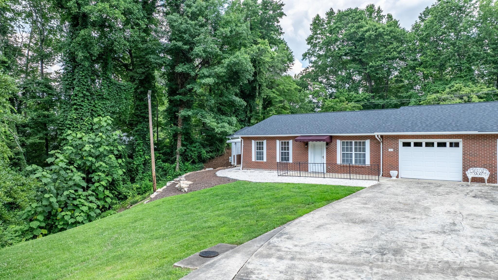Property image 3 of 75 Laurelwood Drive in Laurelwood, Marion, NC 28752