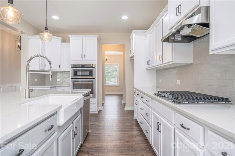 Property image 2 at 5051 Stonehill Lane, Matthews, NC 28104