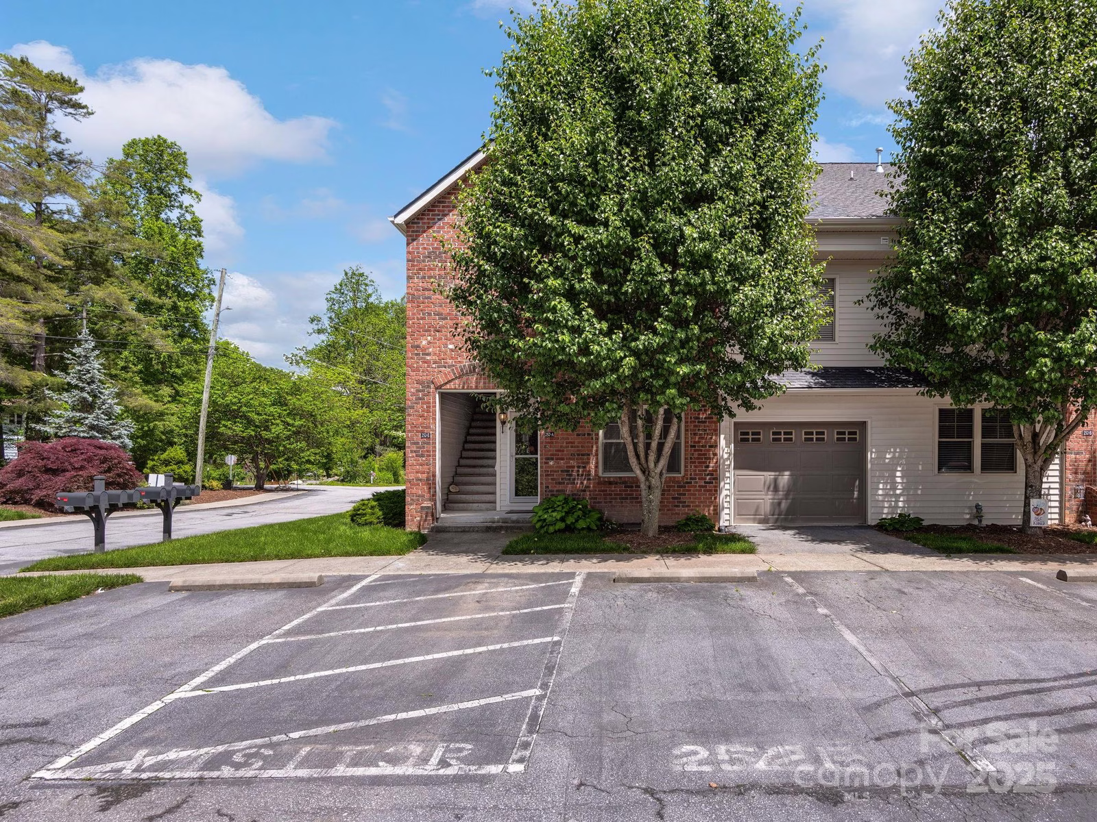 Property image 1 at 252 Wash Creek Drive, Hendersonville, NC 28739