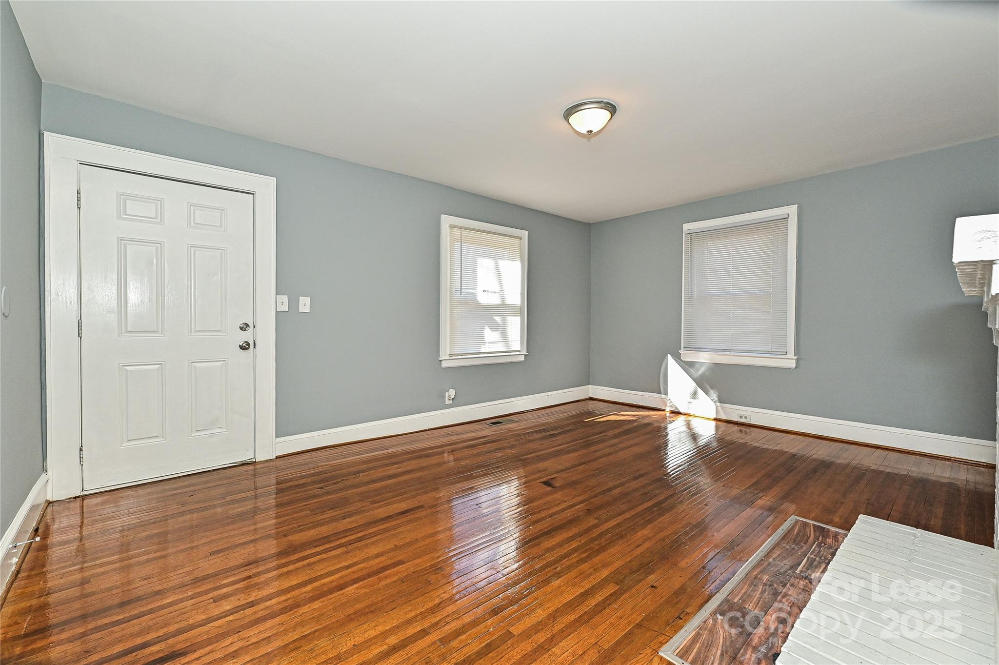 Property image 3 of 2948 Dogwood Avenue in Graham Heights, Charlotte, NC 28206