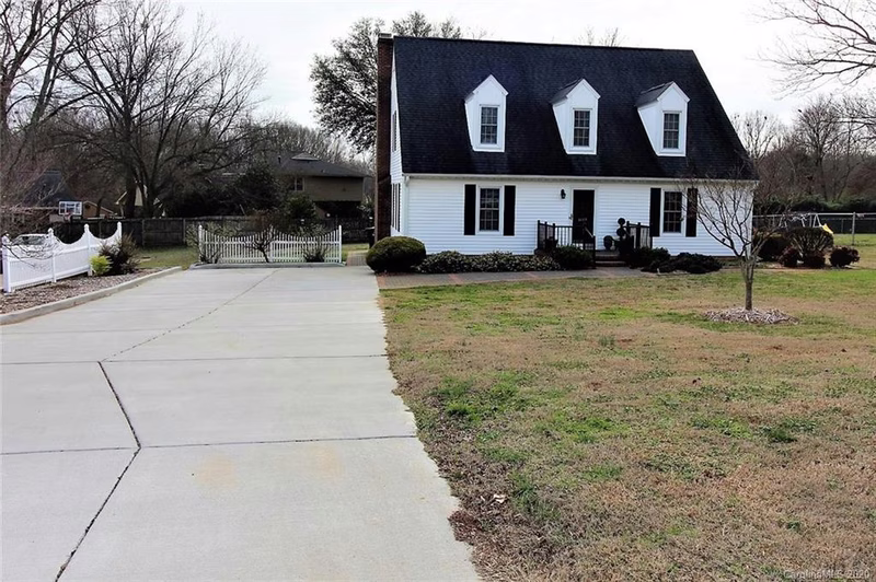 3417 Sherwood Circle