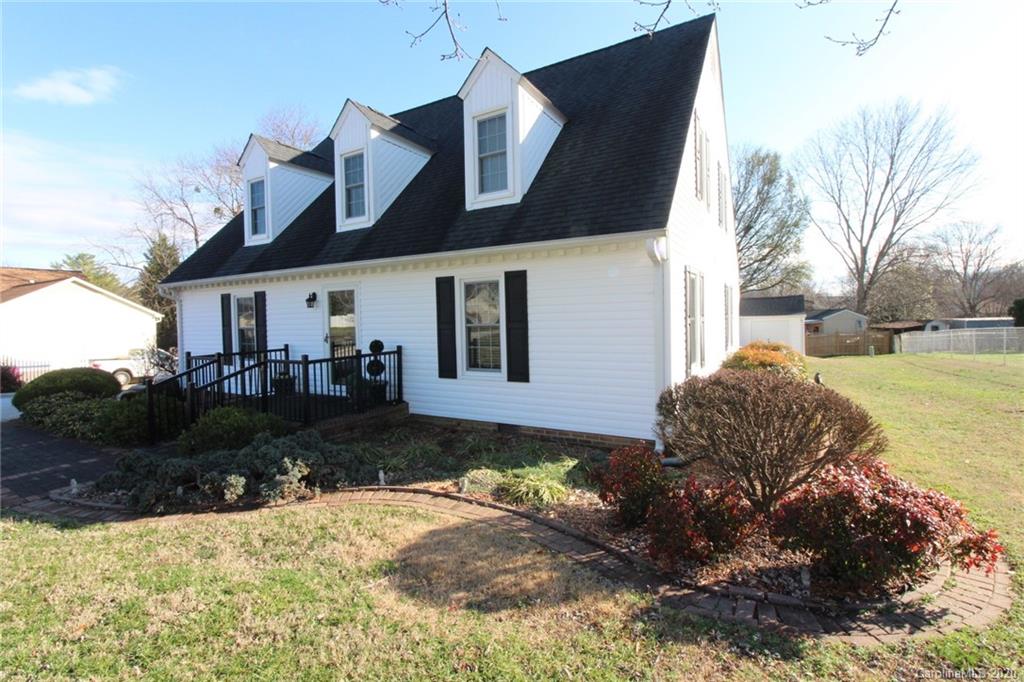 Property image 3 of 3417 Sherwood Circle in Forest Brook, Gastonia, NC 28056