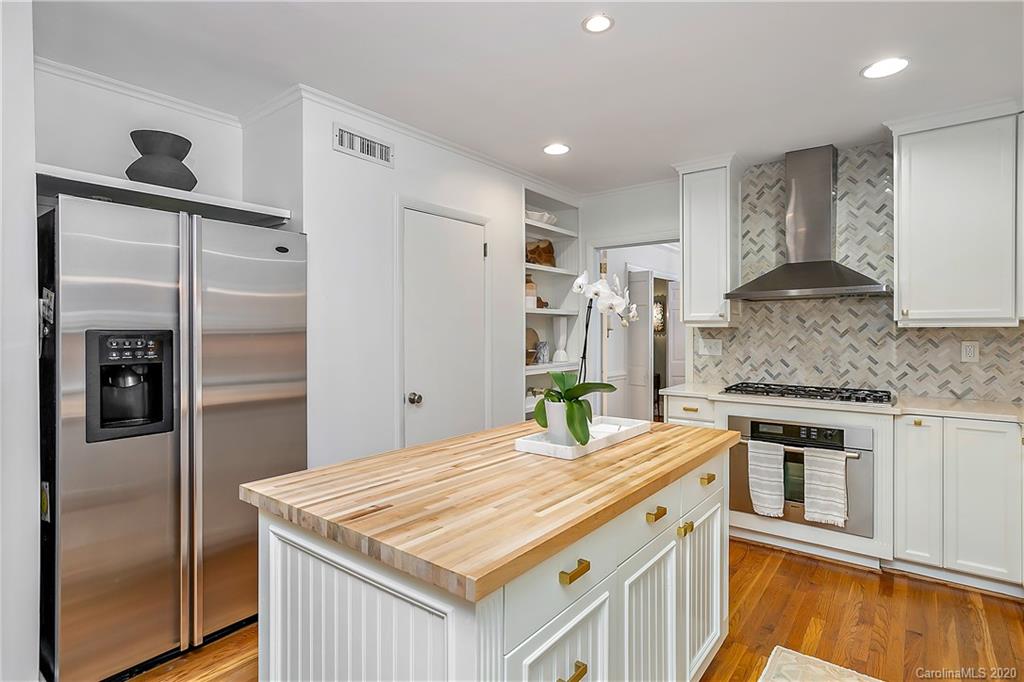 Property image 3 of 620 Edgemont Road in The Cloisters, Charlotte, NC 28211