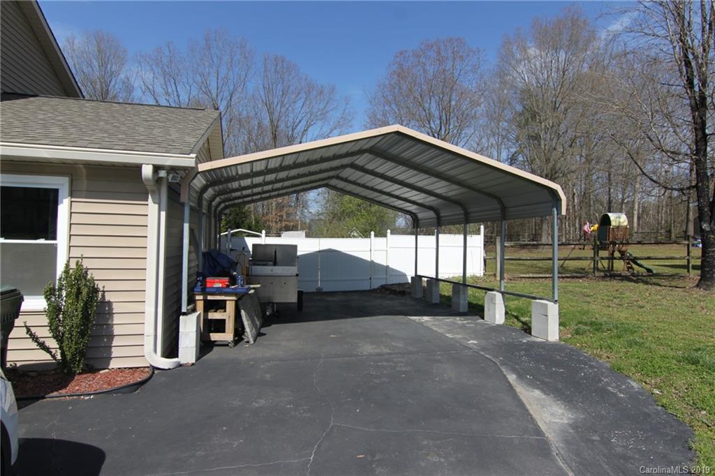 Property image 2 of 524 Nash Court in Governors Square, Gastonia, NC 28054