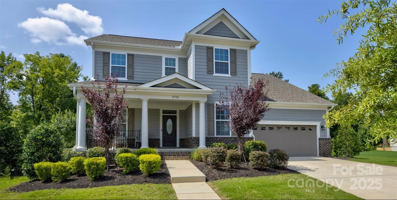 Chapel Cove, Charlotte Community
