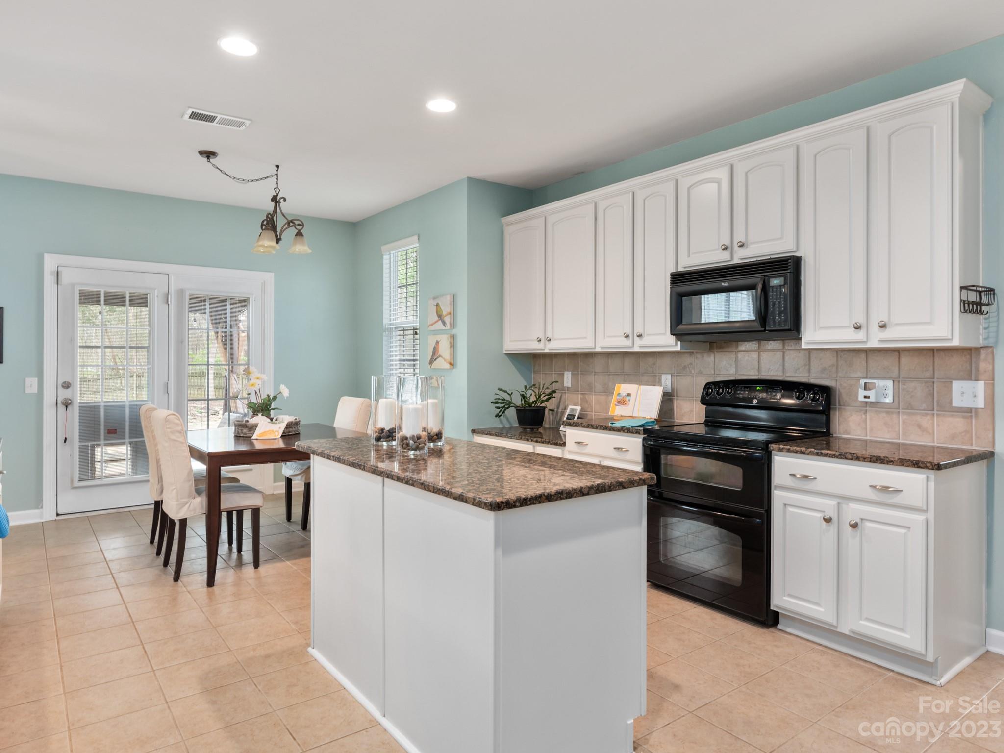 Property image 2 of 508 Springwood Drive in Wesley Oaks, Waxhaw, NC 28173