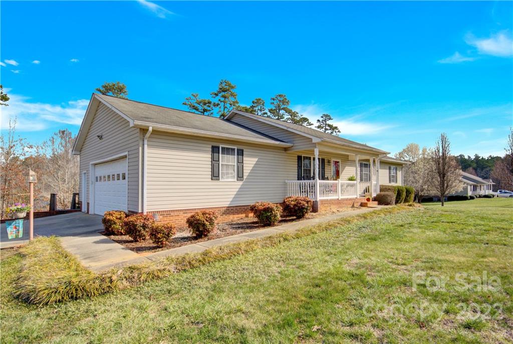 Property image 3 of 132 Grace Lynn Drive in Three Oaks, Statesville, NC 28677
