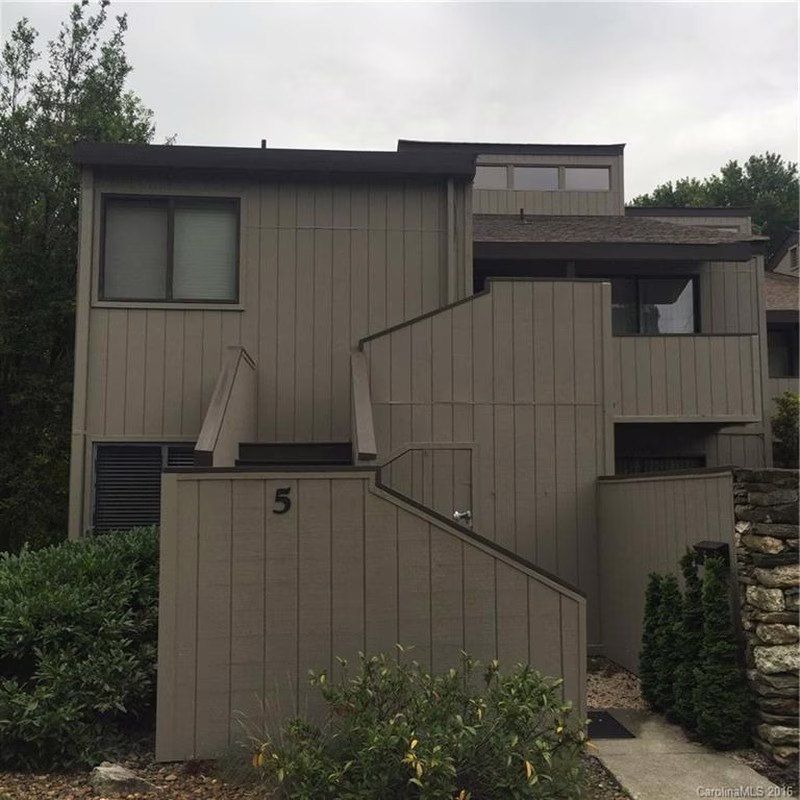 5 Lakemoor Lane