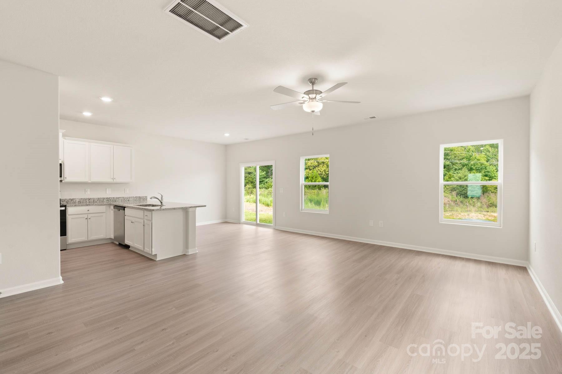 Property image 2 of 3332 Burberry Drive in Stagecoach Station, Gastonia, NC 28052